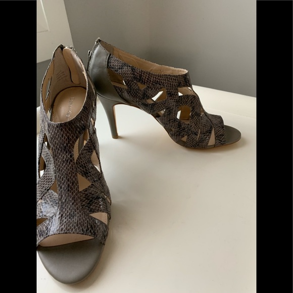 Calvin Klein super sexy goes with everything shoe! - Picture 2 of 7